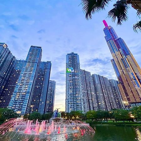 The Vinhomes Central Park Apartments - The Buildings Surrounding Landmark 81 Хошимин Экстерьер фото